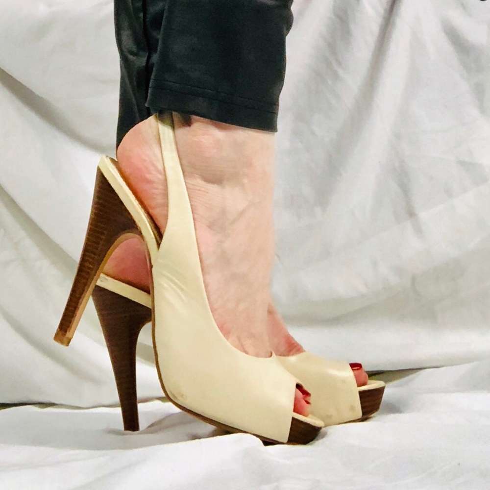 2 pairs of Jessica Simpson pumps(sling backs)